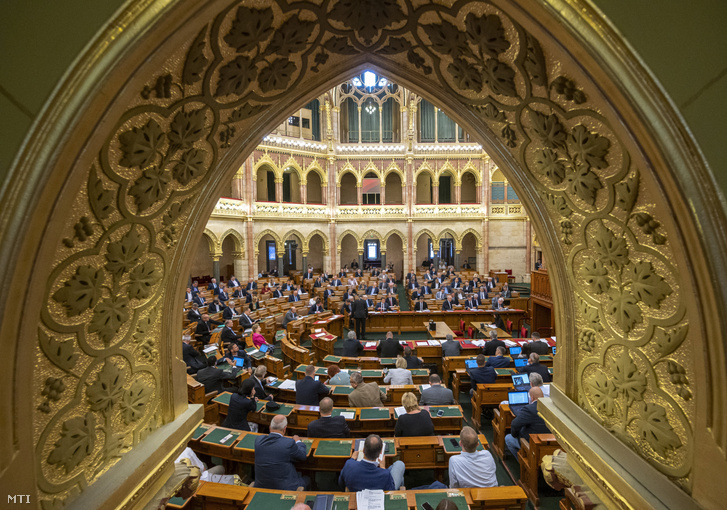Quốc hội Hungary thông qua quyết định chấm dứt tình trạng khẩn cấp - Ảnh: Kovács Tamás (MTI)