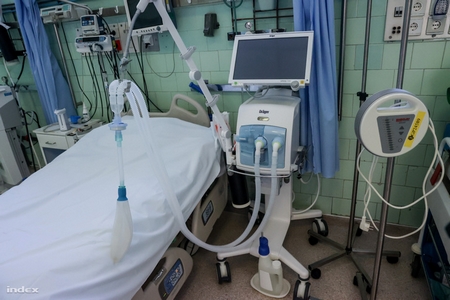 Máy trợ thở nội khí quản tại khoa Covid-19, Bệnh viện Szent János - Ảnh: Huszti István (index.hu)