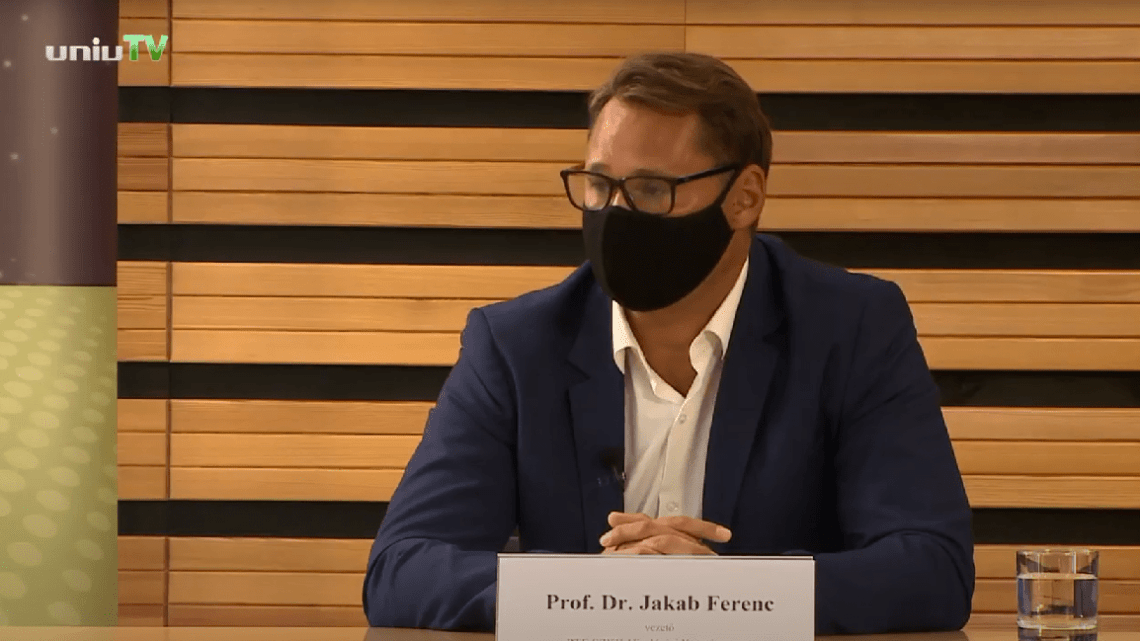 GS. TS. Jakab Ferenc, chuyên gia Virus học nổi tiếng của Hungary - Ảnh: 24.hu