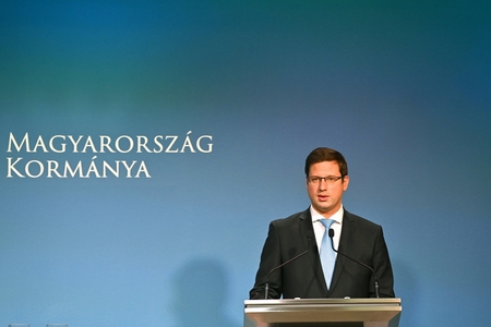 Bộ trưởng Gulyás Gergely trong cuộc họp báo ngày 1-10-2020 - Ảnh: Illyés Tibor (MTI)