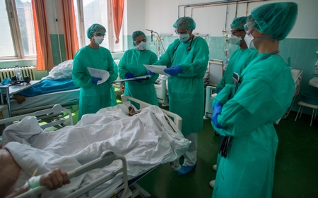 Bệnh viện Szent János trong mùa dịch bệnh Covid-19 - Ảnh: Balogh Zoltán (MTI)