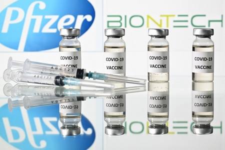 Vaccine của Pfizer/BioNTech được chuẩn thuận đầu tiên ở Hoa Kỳ, Anh và Liên Âu dựa trên cơ sở công nghệ mDNA - Ảnh: thejakartapost.com