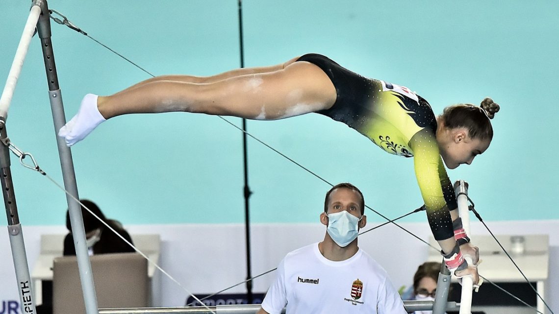 Kovács Zsófia thăng hoa tại Giải Vô địch Châu Âu môn thể dục dụng cụ nữ 2020 - Ảnh: Serkan Avci (Anadolu Aency/ AFP)