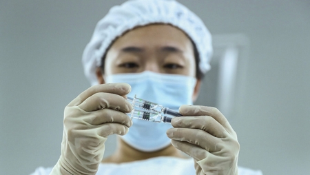 Vaccine “thế hệ một” của Trung Quốc - Ảnh: Zhang Yuwei (Tân Hoa Xã/ AP/ MTI)