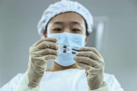 Chính quyền Hung rất cởi mở với vaccine Tầu