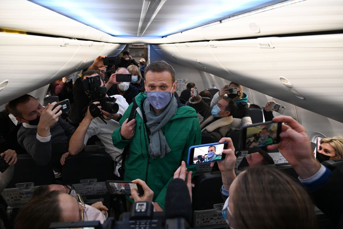 Alexei Navalny từ Đức trở về Nga để đối đầu với thể chế của Putin, ngày 17/1/2021 - Ảnh: Kirill Kudryavtsev (AFP)