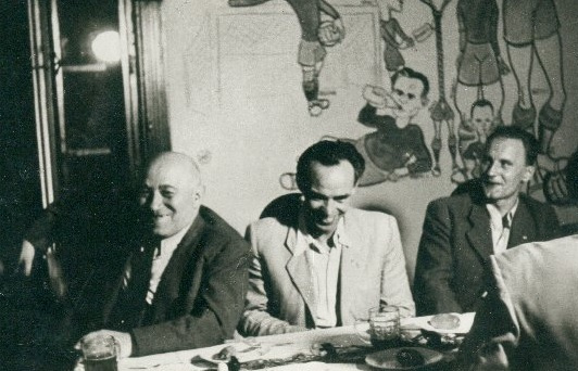 (từ trái) Rákosi Mátyás cùng 2 đồng chí, sau này trở thành địch thủ chính trị và nạn nhân của ông, Rajk László và Kádár János - Ảnh tư liệu