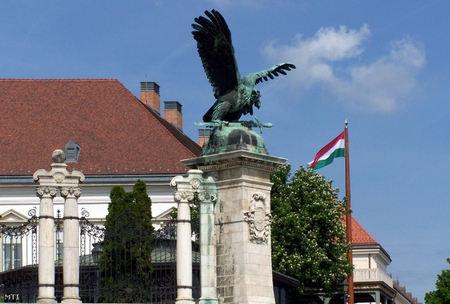 Tượng đài Turul trên Lâu đài Buda - Ảnh: Jászai Csaba (MTI)