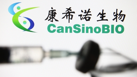 Vaccine Convidecia của công ty CanSinoBIO (Trung Quốc) - Ảnh: Pavlo Gonchar (SOPA Images)