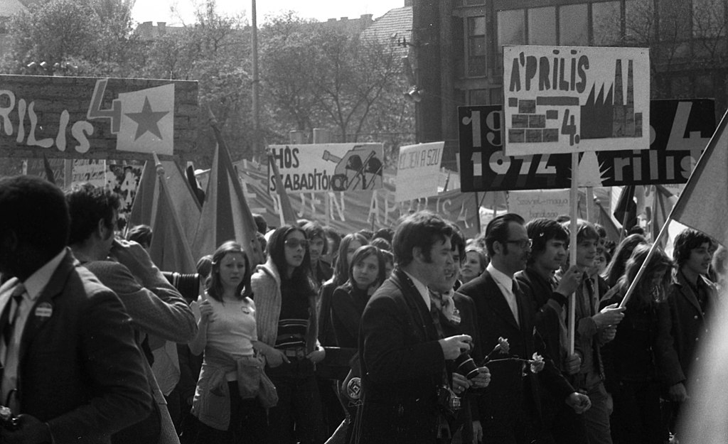 Diễu hành mừng “Ngày Giải phóng”, Budapest ngày 4-4-1974 - Ảnh tư liệu
