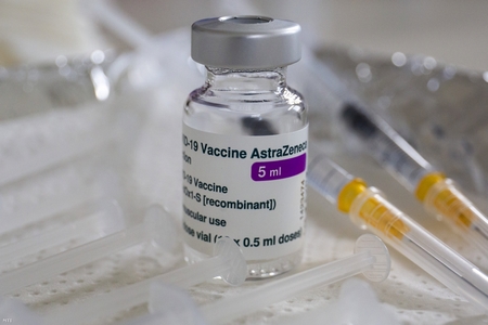 Vaccine AstraZeneca đang bị “tẩy chay” toàn diện vì bị xem là đã gây ra một số ca huyết khối - Ảnh: Varga György (MTI)