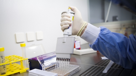 Một phòng thí nghiệm phát triển vaccine điều trị ung thư phổi tế bào nhỏ - Ảnh: BSIP
