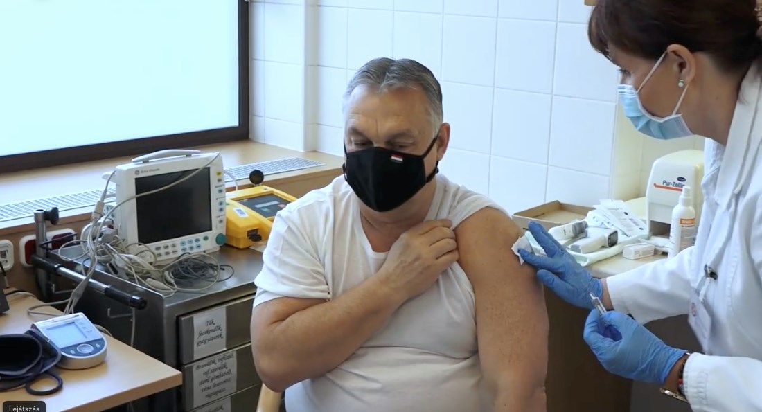Thủ tướng Orbán Viktor, người nhiệt thành quảng bá cho vaccine TQ, đã tiêm Sinopharm cùng nhiều thành viên chính phủ Hungary - Ảnh: forbes.hu