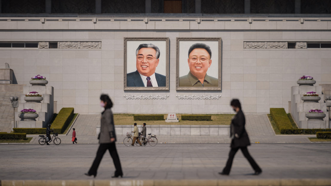 Cư dân Bắc Hàn tại Quảng trường Kim Nhật Thành, Bình Nhưỡng ngày 9/4/2020 - Ảnh: Kim Won Jin (AFP)