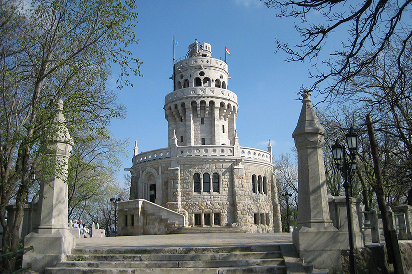 Tháp Elizabeth trên đỉnh đồi János, điểm cao nhất của thủ đô Budapest - Ảnh: fortepan.hu