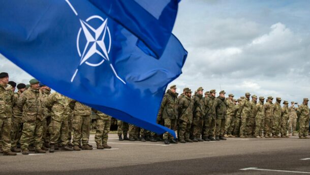 Đứng bên Hoa Kỳ còn có các đồng minh NATO - Ảnh: promenad24.hu