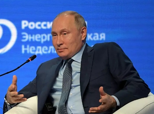 Một kỳ thủ như Putin phải biết điểm dừng... - Ảnh: Sergei Guneyev (AFP)