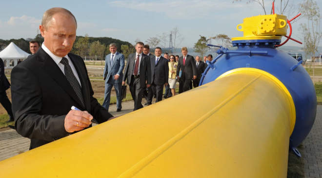 V. Putin và con bài khí đốt được duy trì từ nhiều thập niên nay - Ảnh: biztonsagpiac.hu