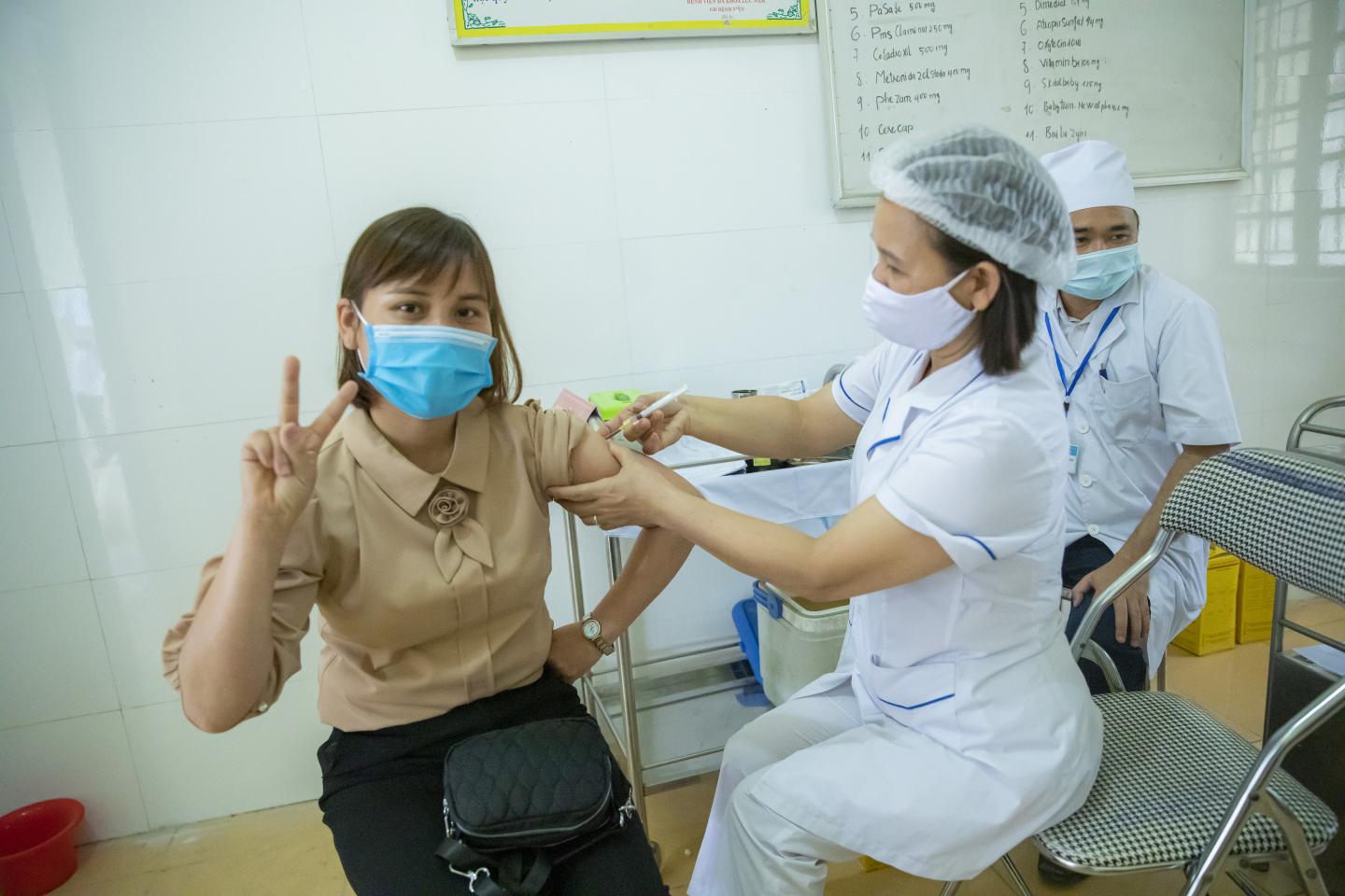 Các mũi tiêm ở Việt Nam sẽ được “chuẩn thuận” ở Hungary theo một nghị định mới - Minh họa: Trương Việt Hùng (UNICEF Viet Nam)