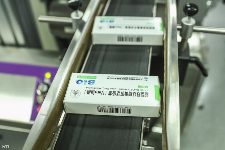 Vaccine của hãng Sinopharm được sản xuất tại một phân xưởng ở Bắc Kinh - Ảnh: Zhang Yuwei (MTI)