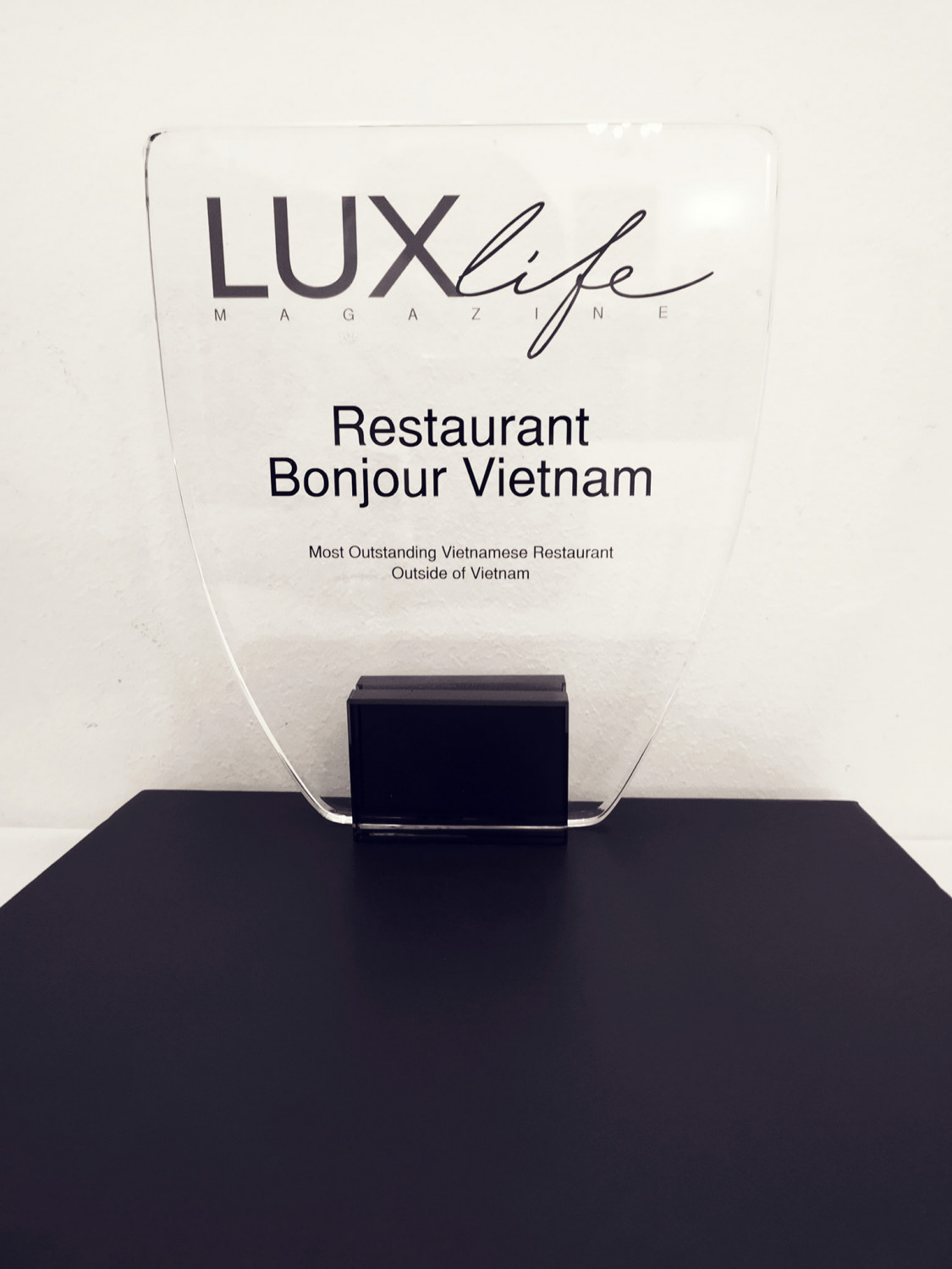 Nhà hàng “Bonjour Vietnam” của chị Trúc Quỳnh 4 năm liền được bình chọn là “Nhà hàng Việt Nam tốt nhất Châu Âu” (European's best Vietnamese restaurant) và nhiều danh hiệu quan trọng khác - Ảnh do nhân vật cung cấp