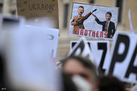 Biểu tình trên toàn thế giới phảnđối cuộc chiến phi nghĩa của Putin - Ảnh: Gabriel Bouys (AFP)