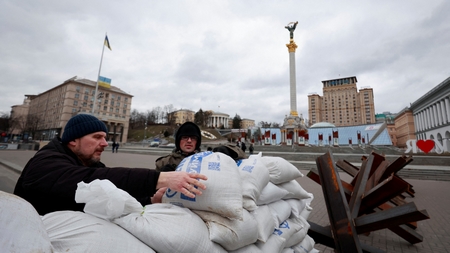 Chiến lũy trên Quảng trường Độc lập, trái tim Kyiv, ngày 5/3/2022 - Ảnh: Serhii Nuzhnenko (Reuters)