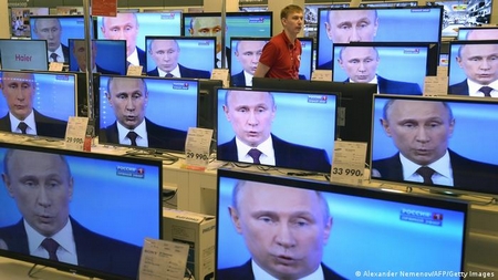 Người dân Nga không hề được biết về sự thật cuộc chiến xâm lược Ukraine trên các phương tiện truyền thông do chính quyền Nga kiểm duyệt - Ảnh: dw.com