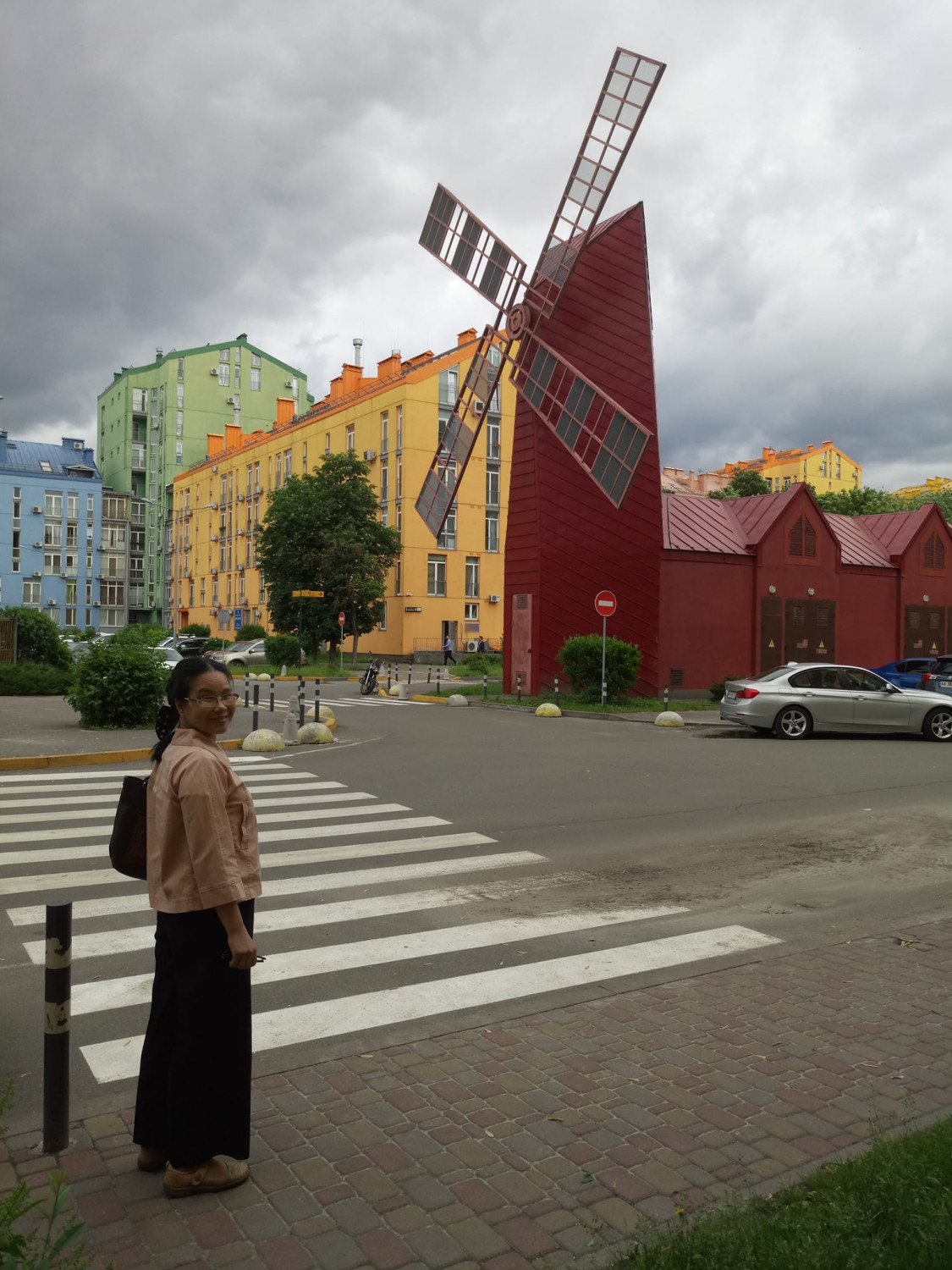 Tác giả ở khu đô thị 'Comfort Town' của Kyiv - Ảnh: Facebook của nhân vật
