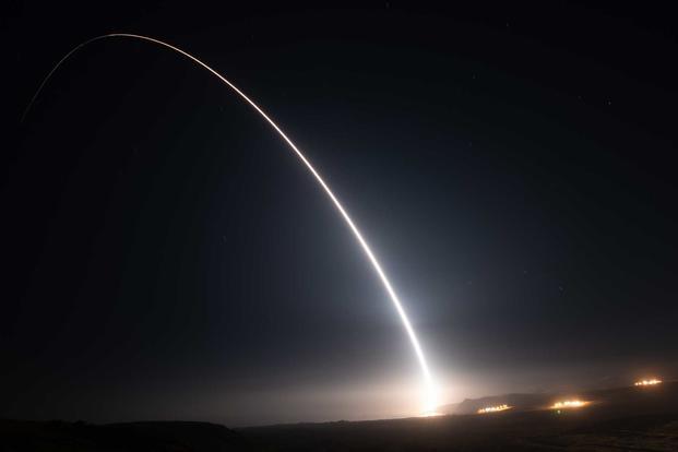 Một vụ thử tên lửa đạn đạo xuyên lục địa không có đầu đạn “Minuteman III” Bộ tự lệnh tác chiến toàn cầu thuộc Không lực Hoa Kỳ ngày 11/8/2021, tại Căn cứ Lực lượng Không gian Vandenberg, California - Ảnh : Michael Peterson (Lực lượng Không gian Hoa Kỳ)