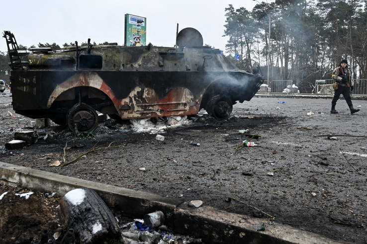Chiến tranh khốc liệt lan tới rất gần thủ đô Kyiv, Ukraine - Ảnh: Genya Savilov (AFP)