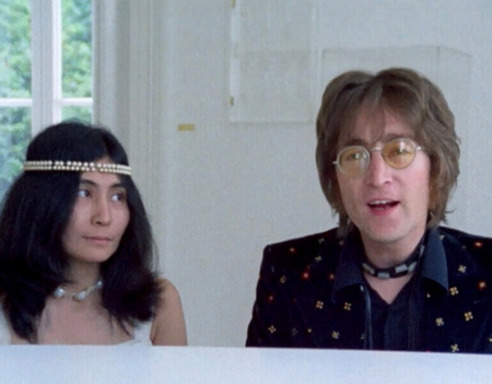John Lennon và vợ, Yoko One trong ca khúc huyền thoại “Imagine” (Hãy tưởng tượng) - Ảnh chụp màn hình