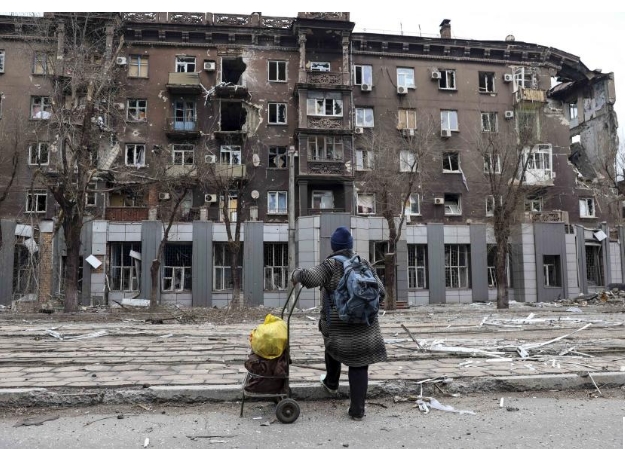 Một cuộc chiến xâm lược với ý đồ hủy diệt một dân tộc - người Nga có cần một cuộc chiến như thế? - Ảnh: Mariupol, thành phố bị phá hủy hoàn toàn trong cuộc chiến “giải phóng” và “chống phát-xít” của Putin (Alexei Alexandrov, AP)