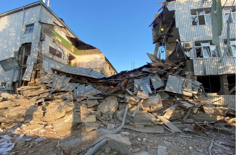 Cuộc chiến tàn khốc và hủy diệt: một tòa nhà của Đại học Kỹ thuật Quốc gia (Kharkiv) bị tàn phá - Ảnh: Reuters
