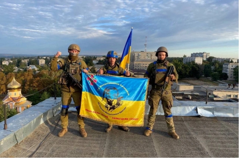 Đất nước Ukraine nhất định sẽ chiến thắng! - Ảnh: Reuters