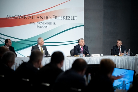 Thủ tướng Viktor Orbán phát biểu tại phiên họp toàn thể của Hội nghị Thường trực Hungary (Maért) tại Várkert Bazár ngày 18/11/2022 - Ảnh: Fischer Zoltán (MTI)