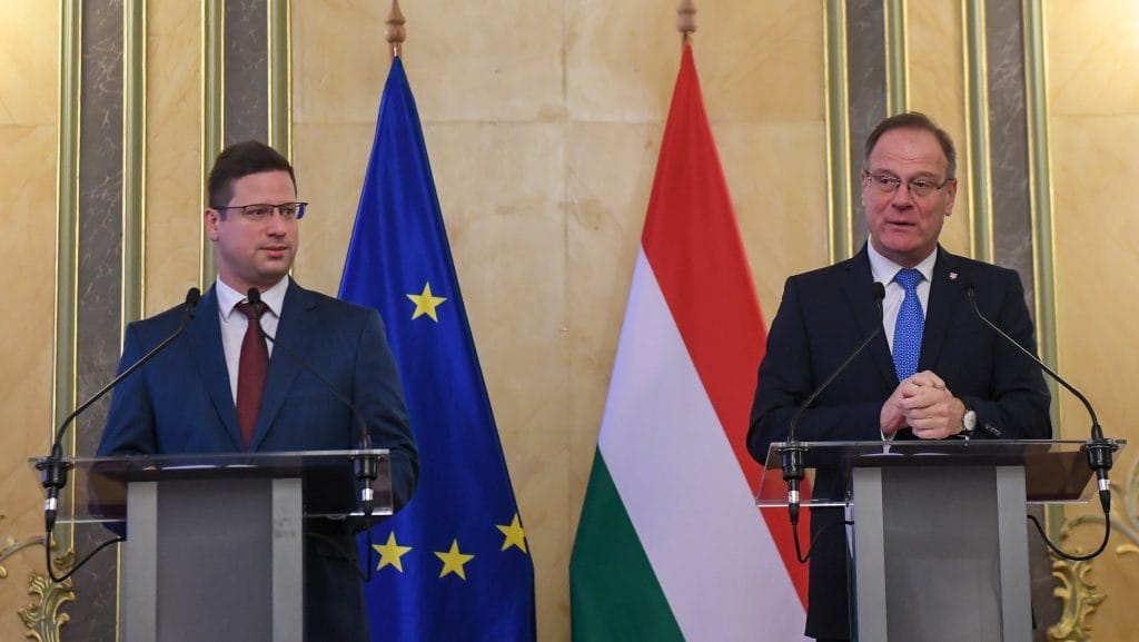 Họp báo chính phủ về kết quả thỏa thuận giữa Hungary và Liên Âu