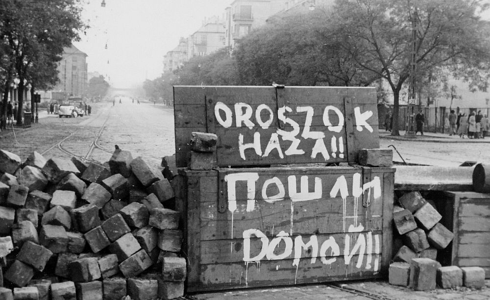 Những nỗ lực bất thành của cách mạng mùa thu 1956 (Hungary) và mùa xuân Praha (1968) cho thấy sự “bất cải đổi” của hệ thống