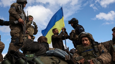 Vinh quang cho Ukraine! Vinh quang những người anh hùng của cuộc chiến vệ quốc vĩ đại!