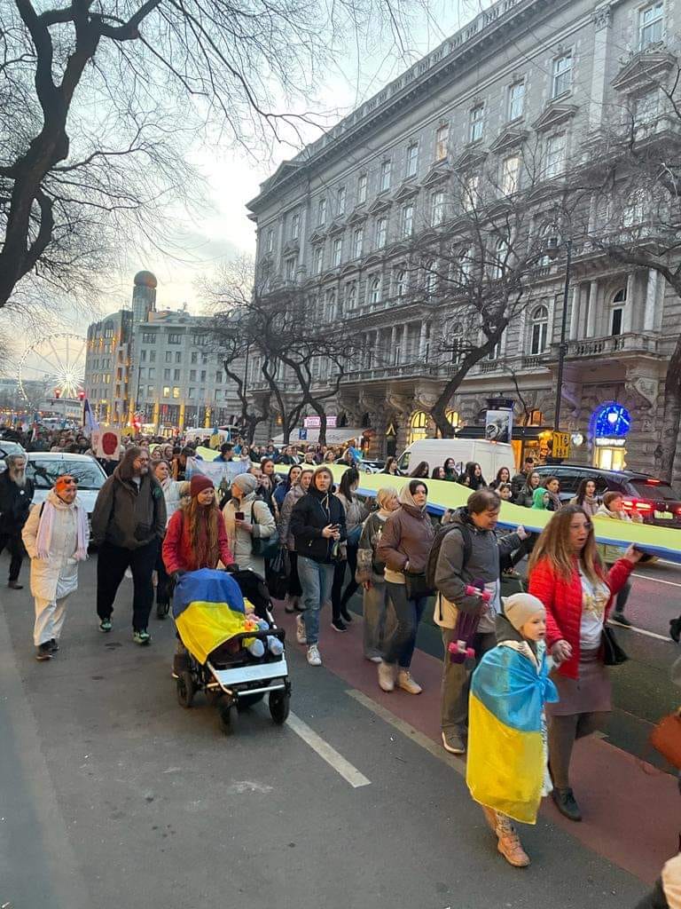 Tuần hành tại trung tâm thủ đô Budapest chiều 24/2/2023 nhân 1 năm cuộc chiến xâm lược do Điện Kremlin tiến hành chống Ukraine