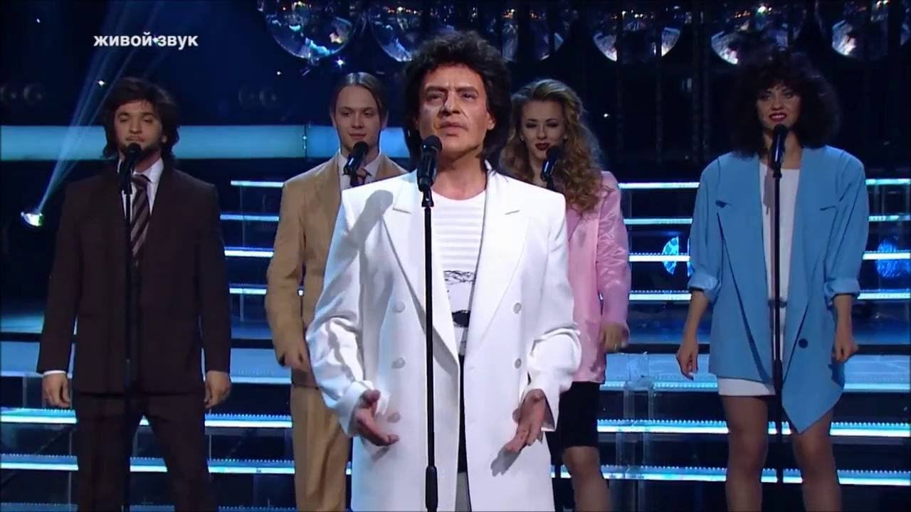 Toto Cutugno trong ca khúc tượng trưng cho tinh thần Châu Âu “Insieme: 1992” - Ảnh chụp từ clip