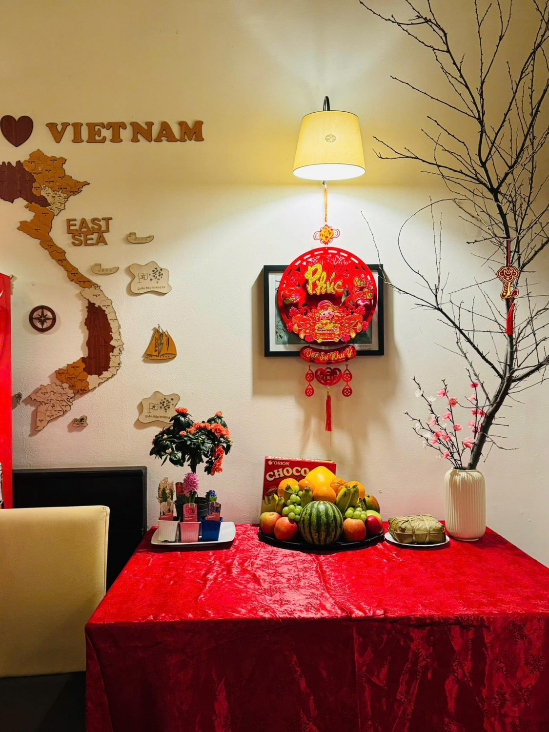 Góc Tết của người Việt xa xứ tại Đông Âu - Ảnh: Hương Nguyễn