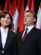 THỦ TƯỚNG HUNGARY ÐƯA VỢ SANG ANH MỪNG SINH NHẬT