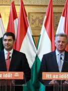 HUNGARY ÐƯA SỰ TRỪNG PHẠT LÃNH ÐẠO THỂ CHẾ CŨ VÀO HIẾN PHÁP