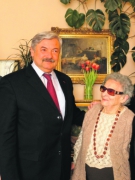 CUỘC CHIẾN QUỐC TỊCH CỦA MỘT NHÀ GIÁO 100 TUỔI