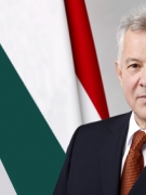 41% CƯ DÂN HUNGARY MUỐN TỔNG THỐNG “TÌM NGHỀ KHÁC”
