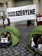 Tổng thống Hungary: HAM GIỮ GHẾ KHI ÐÃ BỊ TƯỚC HỌC VỊ VÌ ÐẠO VĂN