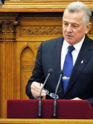 VẤN NẠN BẰNG CẤP “RỞM” CỦA QUAN CHỨC HUNGARY VÀ CZECH