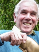 HIẾN THẬN Ở TUỔI TÁM MƯƠI BA