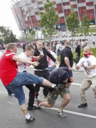 NHẬN DIỆN NHỮNG “CỔ ĐỘNG VIÊN” HUNG BẠO NHẤT CHÂU ÂU